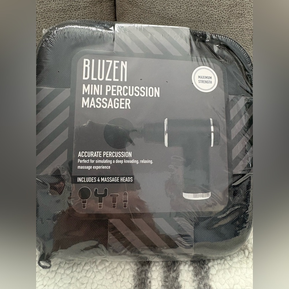 Bluzen Mini Percussion Massager w/ Travel Case(Black+Silver)Accurate Percussion